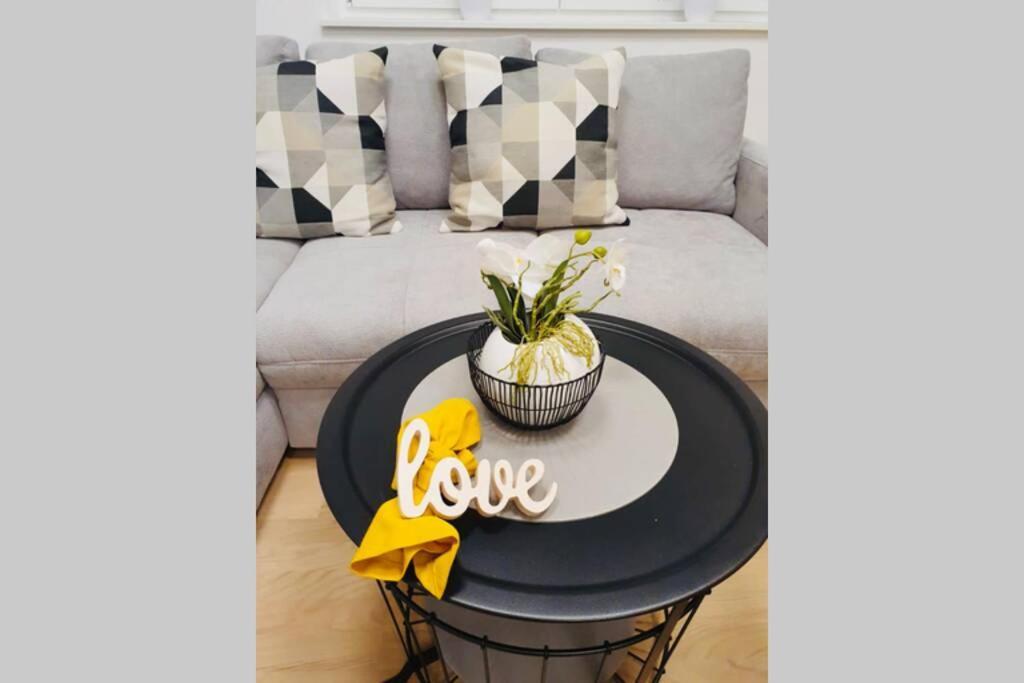 Leon Apartment Neu! Gemuetlichkeit An Erster Stelle リンツ エクステリア 写真