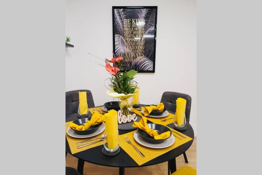Leon Apartment Neu! Gemuetlichkeit An Erster Stelle リンツ エクステリア 写真
